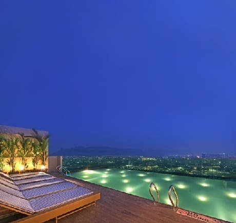 Rustomjee Uptown Urbania | La Familia